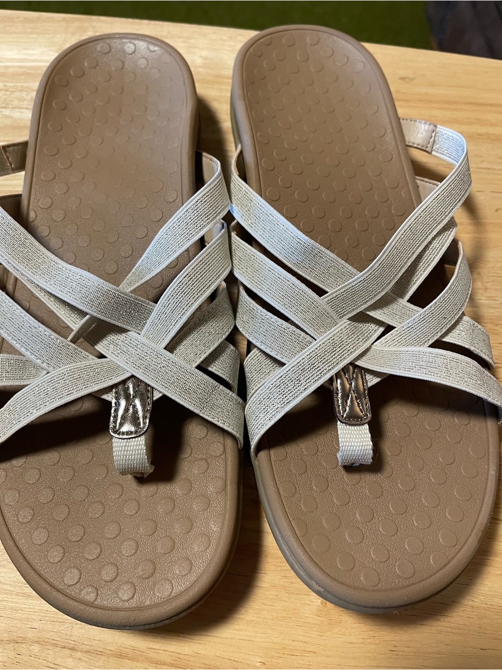 Vionic Women’s Tia Champagne Metallic Size 12 Woven Stretch Sandals NWOB - Picture 2 of 8